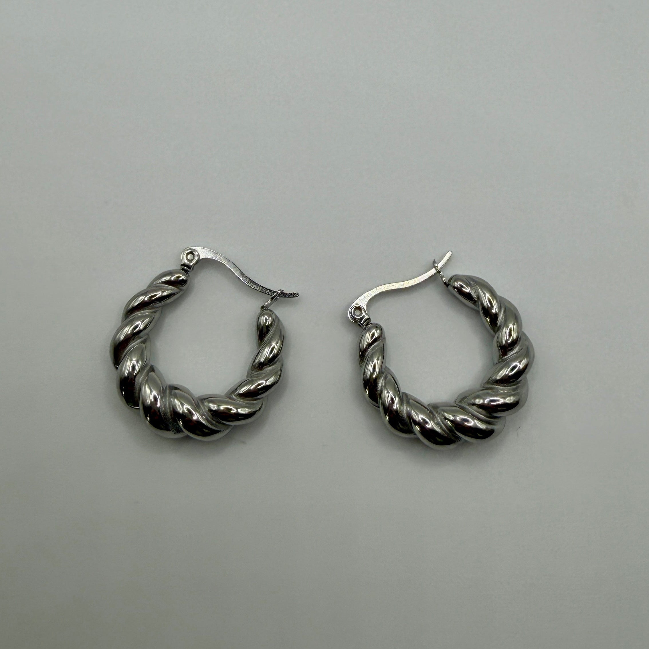 The Basics - Hoop With A Twist - Zilver