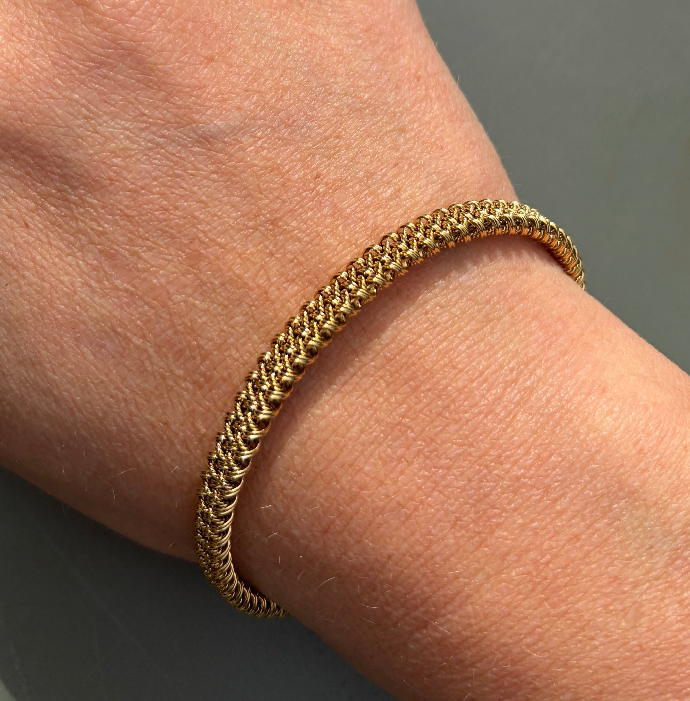 The Basics - Soft Twisted Bracelet - Goud