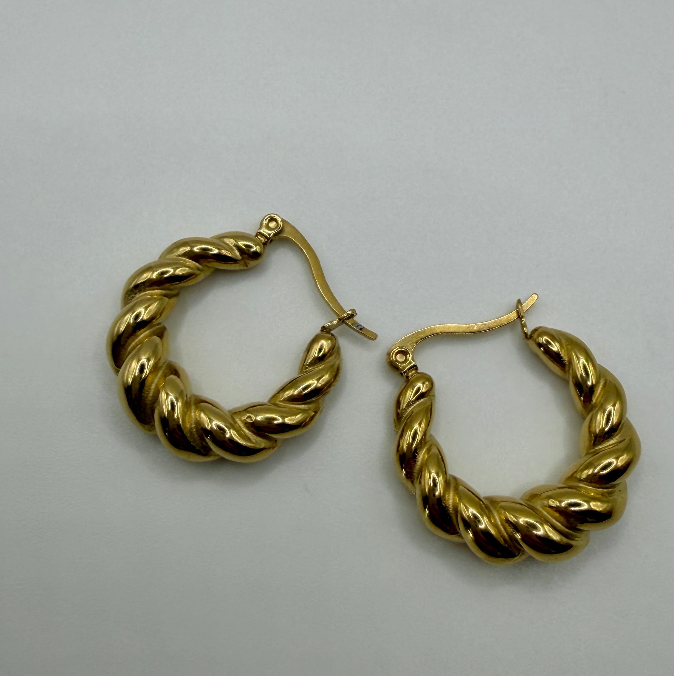 The Basics - Hoop With A Twist - Goud